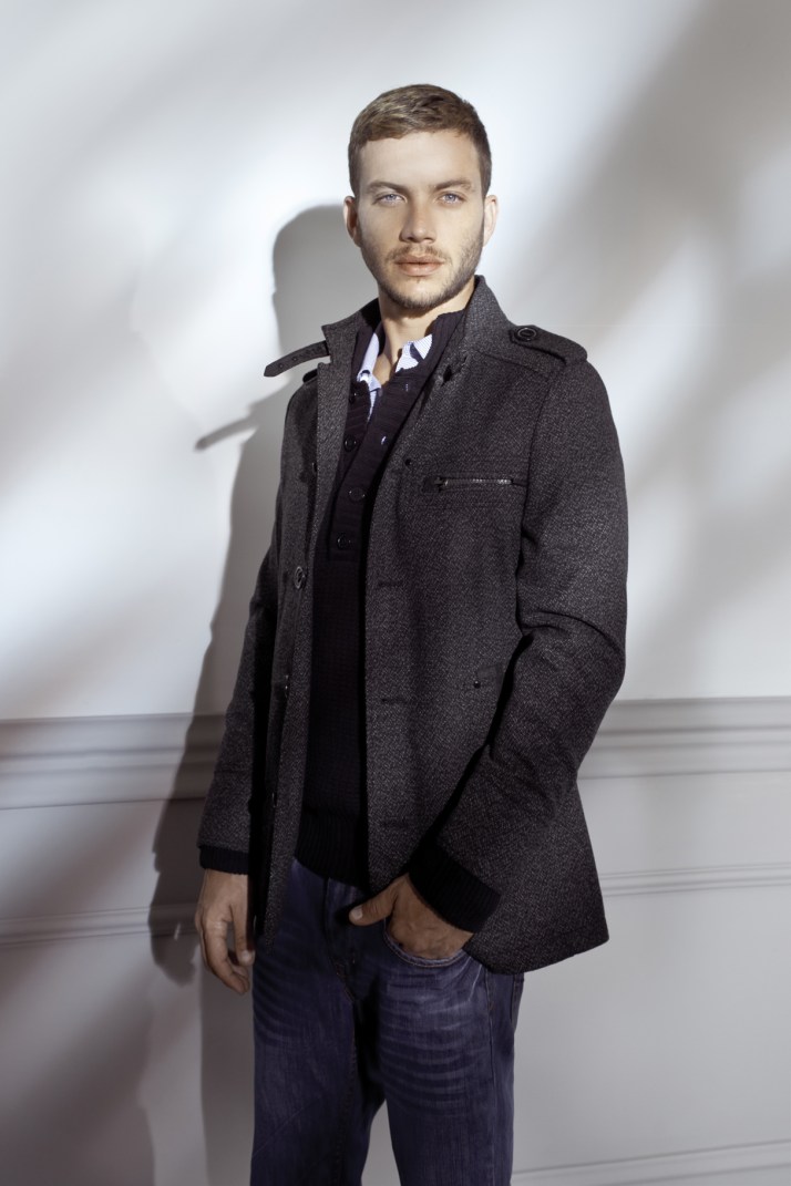 רנואר זקט 589.9 שח סריג 299.9 שח גינס 299.9 שח צילום אלון שפ