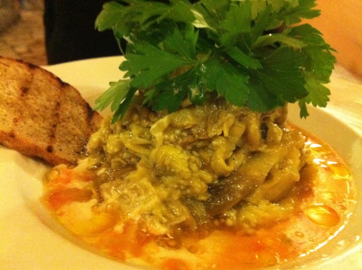 ורד הגליל חדר אוכל חציל בטחינה