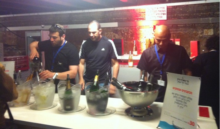 בר מארץ היין בנמל ת"א