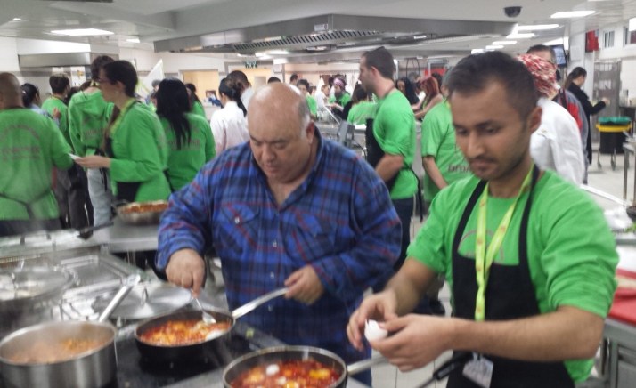 השפים הגדולים מבשלים עם ולמען חולי סרטן