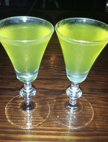 פילה לברק ים על סלט זוקיני ועגבניות צלויות