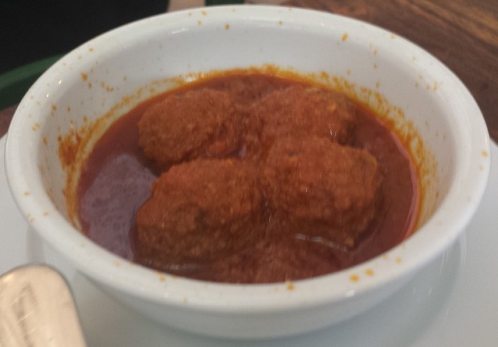 חומוס זיתון בשוק התקווה