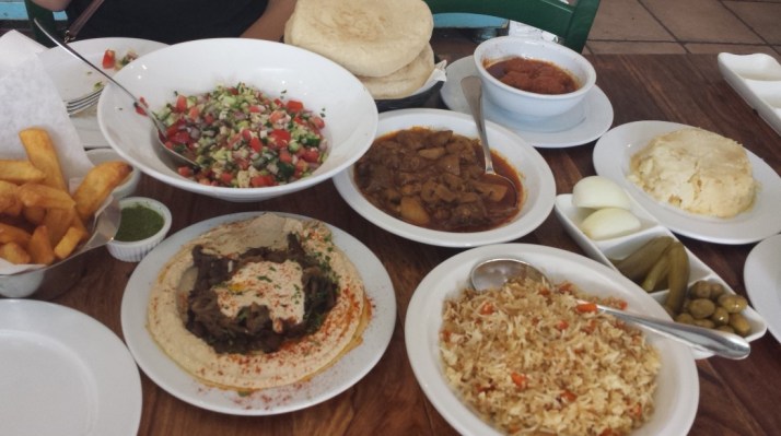 חומוס זיתון בשוק התקווה