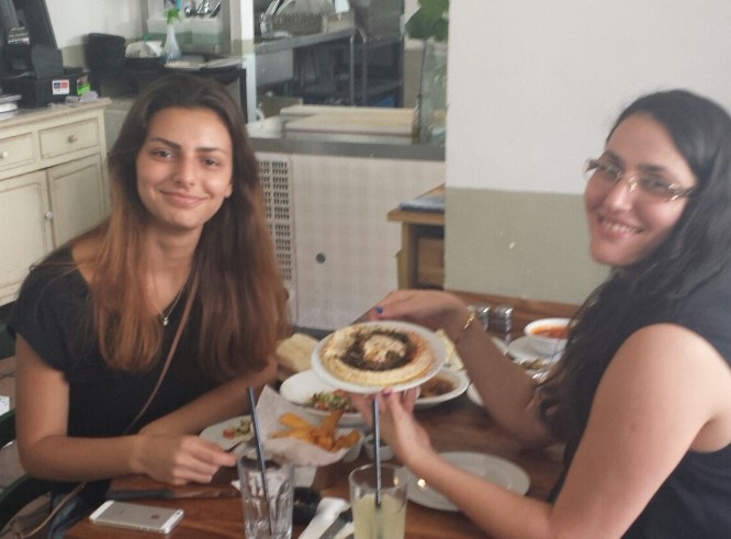 חומוס זיתון בשוק התקווה