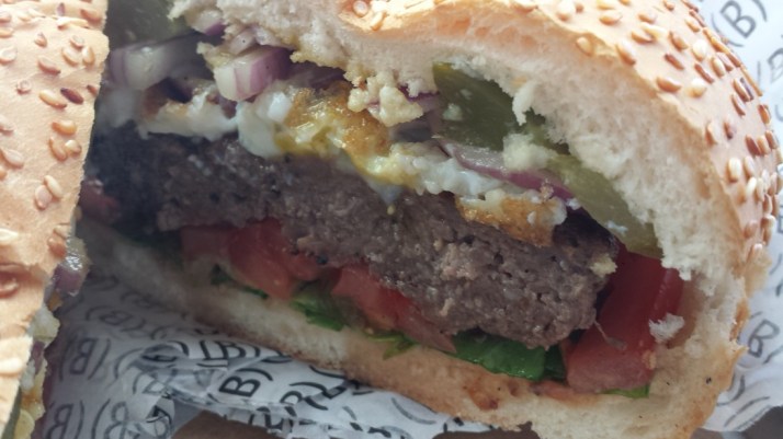 השקה מחדש של סניף הדגל של רשת בורגרס בר במושבה הגרמנית בירושלים