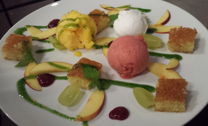 פילה בקר עם כבד אווז ברוטב יין אדום וחומץ בלסמי על מצע גראטן תפוחי אדמה