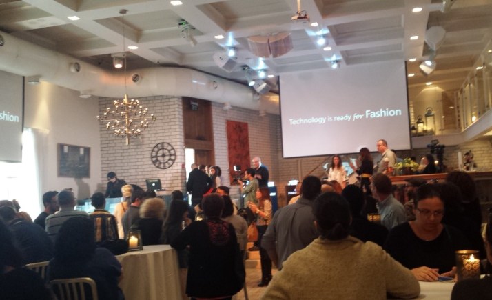 EM WATCH - שעון חכם מבית Emboss