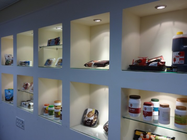 סיור במפעל החלוה ובמפעל העוגות של אחוה