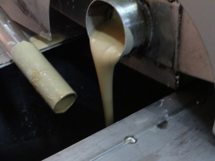 סיור במפעל החלוה ובמפעל העוגות של אחוה