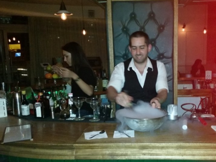 "עשבי הג'ין" – קנקן שיקויים של ג'ין, קוואנטרו, ביאנקו ועוד