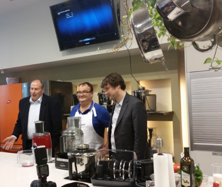 חדש בישראל  מגי'מיקסר - מיקסר ומעבד מזון מבית  ניופאן Magimix 