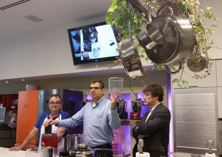 חדש בישראל  מגי'מיקסר - מיקסר ומעבד מזון מבית  ניופאן Magimix 