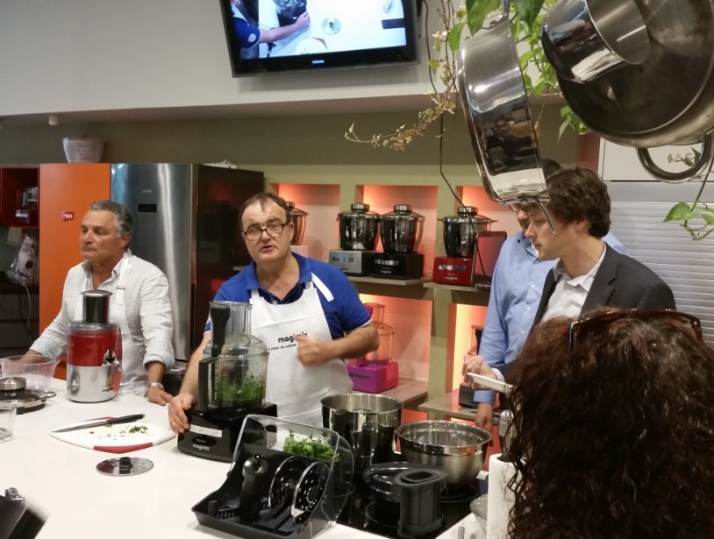 חדש בישראל  מגי'מיקסר - מיקסר ומעבד מזון מבית  ניופאן Magimix 