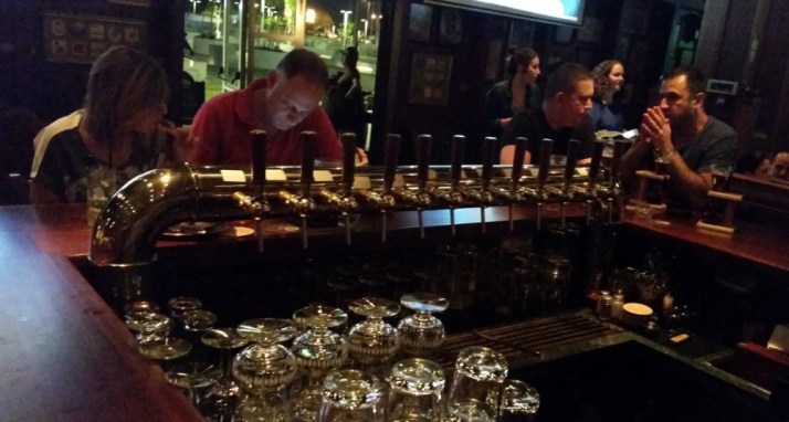 חוגגים עצמאות בפאב הארי אוסקר ווילד Oscar Wilde בחולון ובפת תקווה