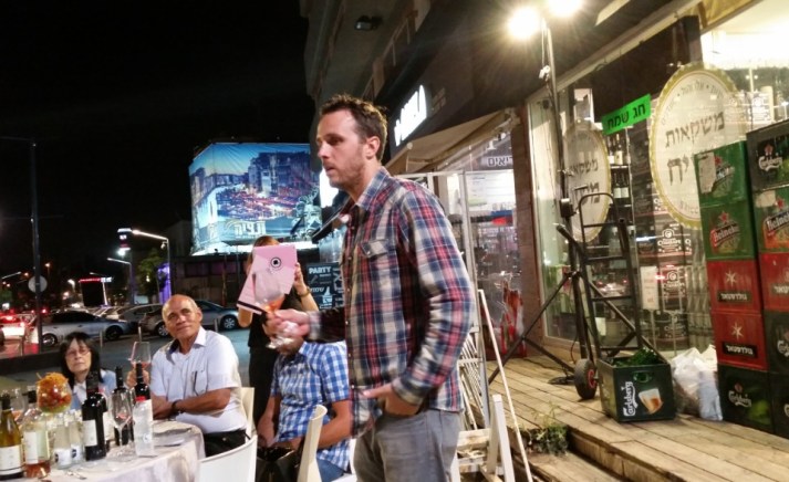 ליד הגבינות. מוצרים מומלצים לשבועות משקאות משיח יקב יפו