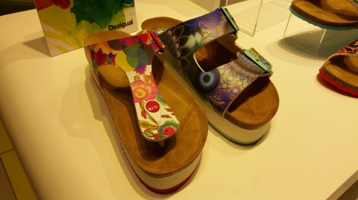 קרוקס אנד מור  CROCS & MORE 