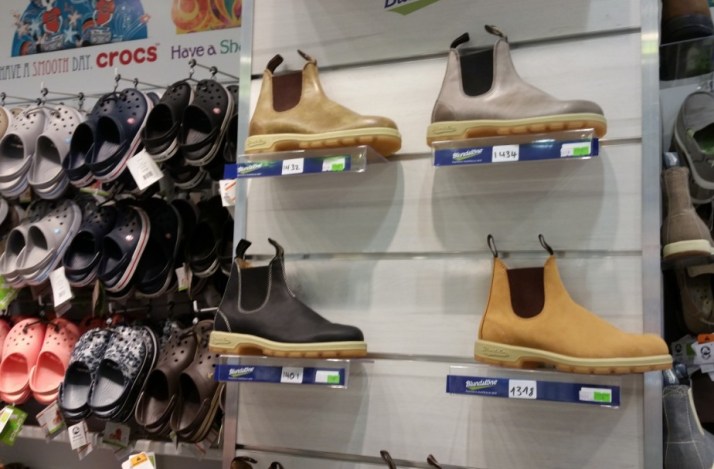 קרוקס אנד מור  CROCS & MORE 