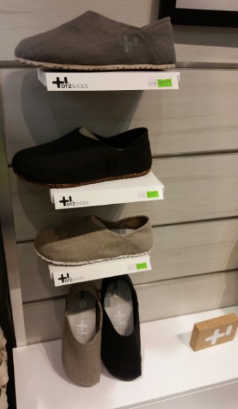 קרוקס אנד מור  CROCS & MORE 