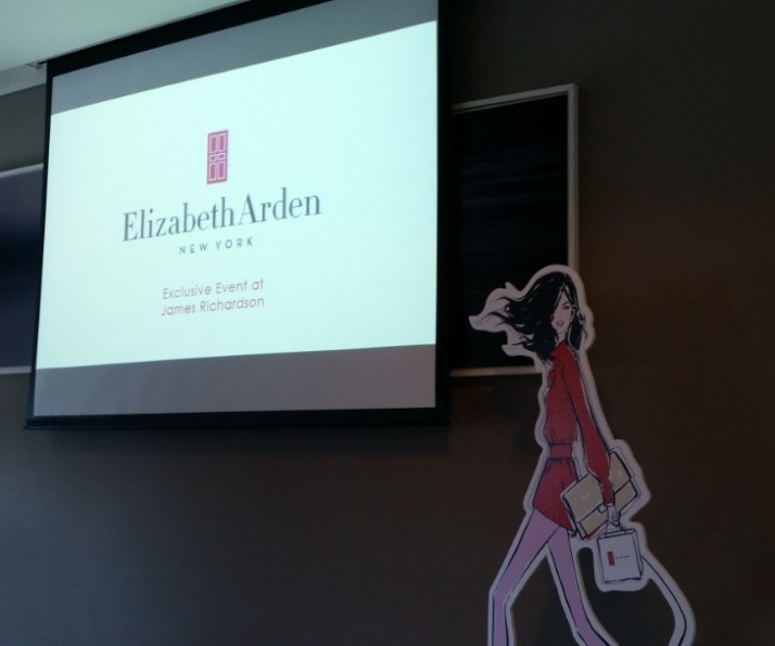 בלעדי בחנות דיוטי פרי ג'יימס ריצ'רדסון – סורק העור של אליזבת ארדן  Check in & check your skiin with Elizabeth Arden