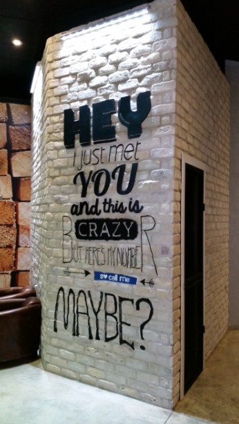 תיאטרון בסלון מתארח במועדון פלאג אין בראשל