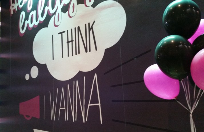 תיאטרון בסלון מתארח במועדון פלאג אין בראשל