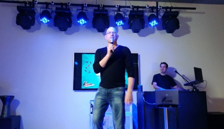 תיאטרון בסלון מתארח במועדון פלאג אין בראשל