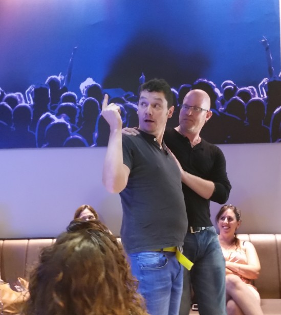 תיאטרון בסלון מתארח במועדון פלאג אין בראשל