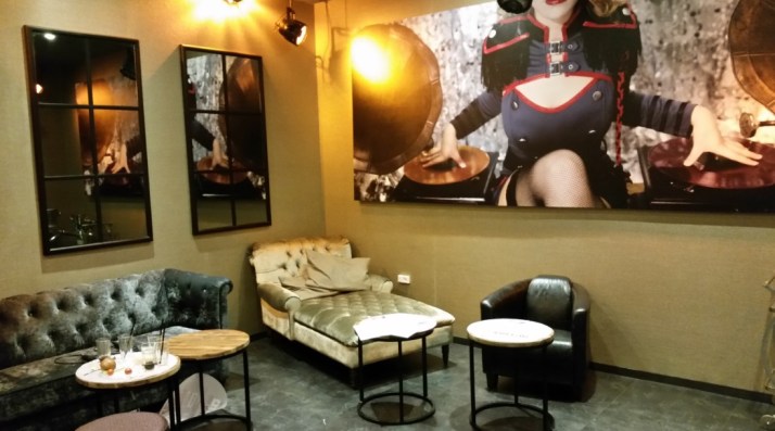 תיאטרון בסלון מתארח במועדון פלאג אין בראשל