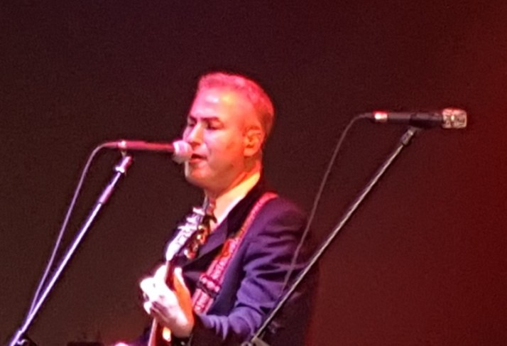 על המופע "ביטלמניה" של להקת ה"מיסטרי מג'יקל טור" BEATLEMANIA by MAGICAL MYSTERY TOUR