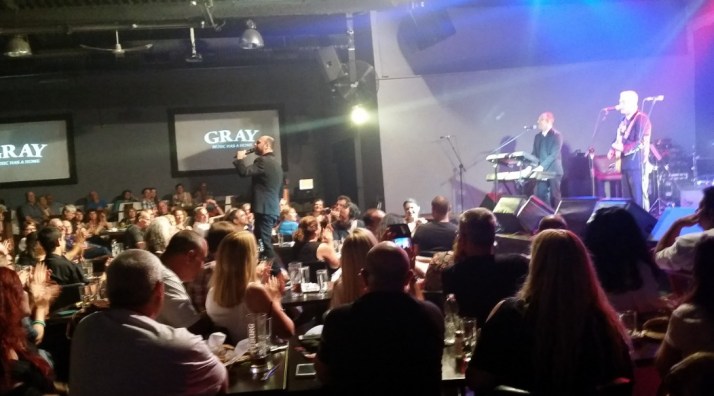 על המופע "ביטלמניה" של להקת ה"מיסטרי מג'יקל טור" BEATLEMANIA by MAGICAL MYSTERY TOUR