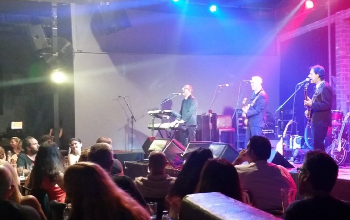 על המופע "ביטלמניה" של להקת ה"מיסטרי מג'יקל טור" BEATLEMANIA by MAGICAL MYSTERY TOUR