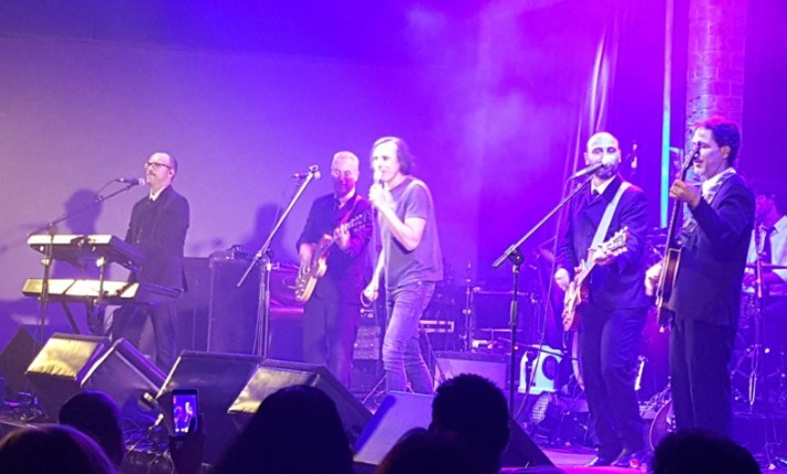 על המופע "ביטלמניה" של להקת ה"מיסטרי מג'יקל טור" BEATLEMANIA by MAGICAL MYSTERY TOUR