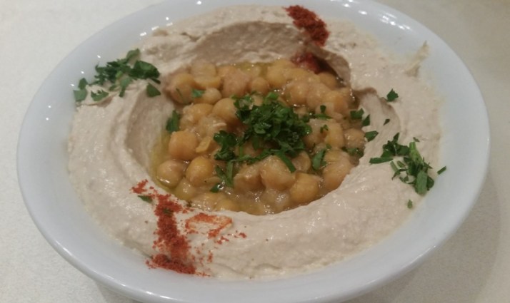אבו גוש נוחתת באיירפורט סיטי