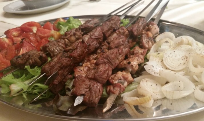 אבו גוש נוחתת באיירפורט סיטי
