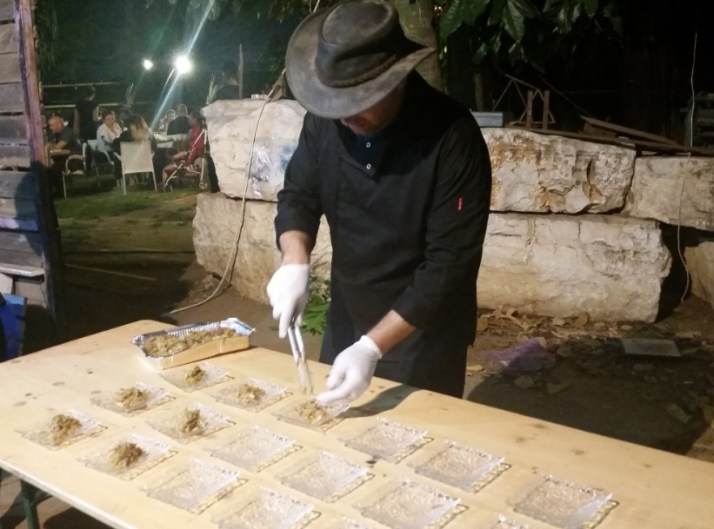 ארוחת קרניבורים עם המעשנה