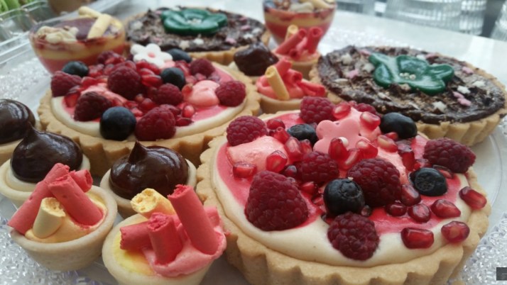 חדש: מותג Desserts לחומרי גלם לאפייה עם הפרזנטור - שף קונדיטור אורן בקר 