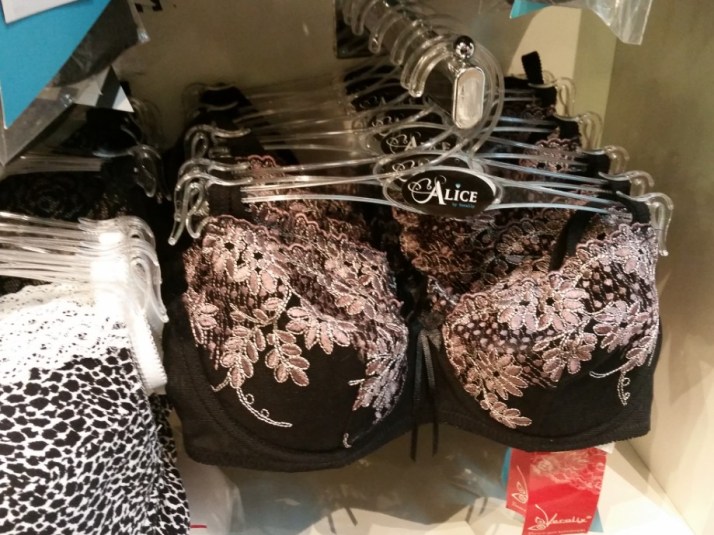 השקת החנות הראשונה של רשת אליס הלבשה תחתונה בגן העיר תל אביב ALICE – My UnderWorld