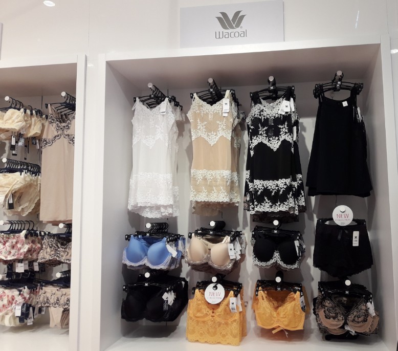 סניף חדש לרשת ליה לונדון Leia London בקניון האופנה גינדי TLV