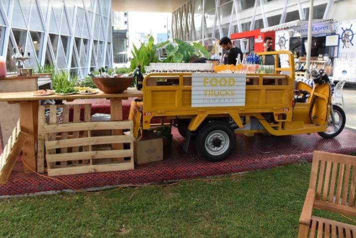 פוד טראקס של שף גיא פרץ FOOD TRUCK COMPANY