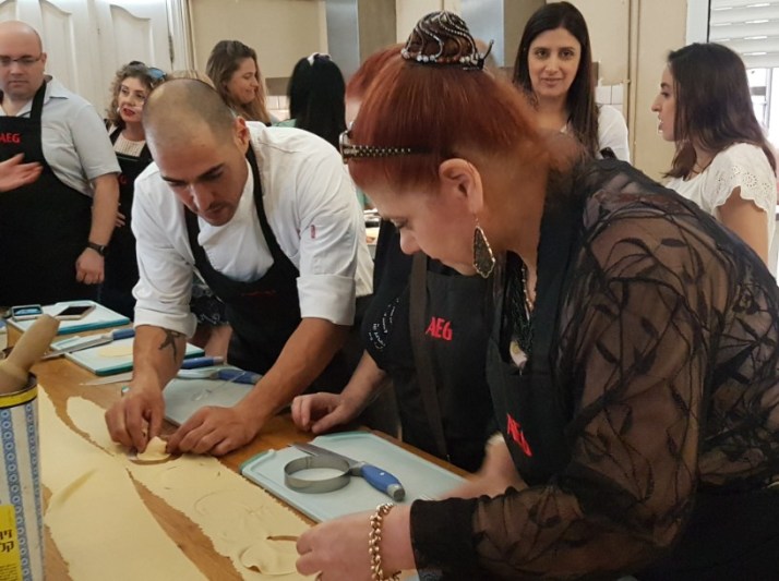 מיניליין יבואנית AEG משיקה מהפיכה בעולם מדיחי הכלים AEG Comfortlift