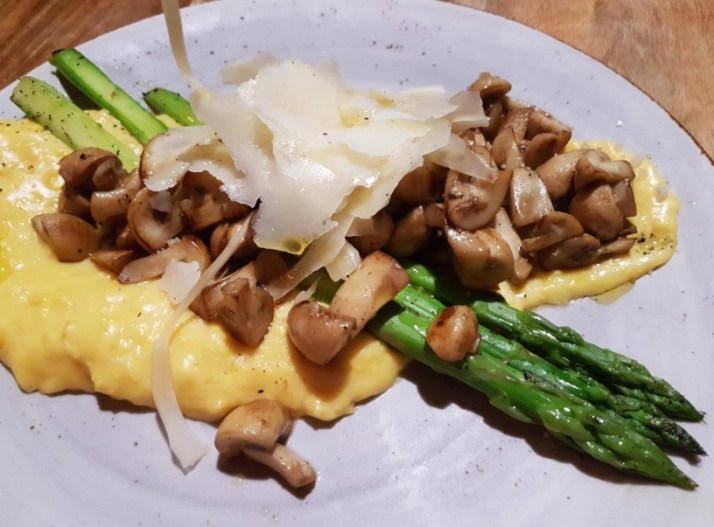 כריסטמס קרקס פלורנטין פולנטה עם אספרגוס ופטריות