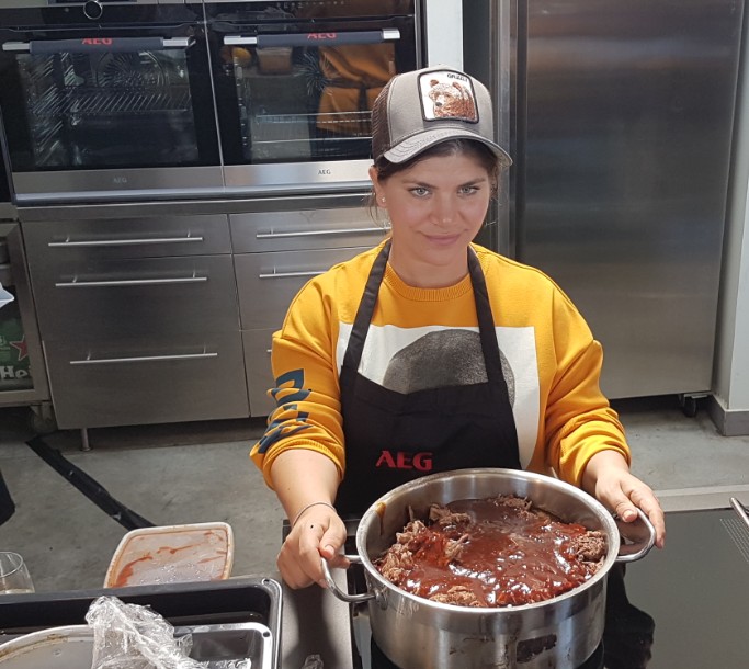 מיניליין משיקה טכנולוגיה חדשה המשלבת אדים SteamBake בסדרת תנורי בישול ואפייה של  AEG