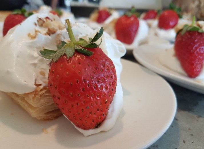 מיניליין משיקה טכנולוגיה חדשה המשלבת אדים SteamBake בסדרת תנורי בישול ואפייה של  AEG