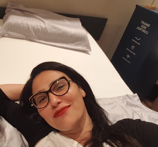 על מיטה של הולנדיה