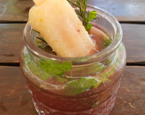 קוקטייל וודקה רימונים מסעדת חמסה שער העמקים