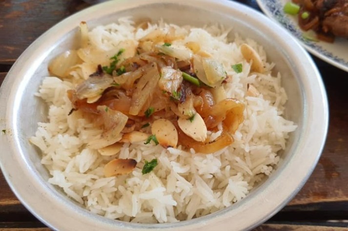 האורז שמגיע עם הכבדים מסעדת חמסה שער העמקים