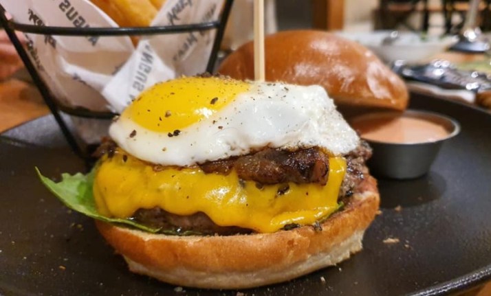 המבורגר שחיתות אנגוסרי בעין המפרץ