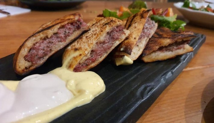 עראיס בקר אנגוסרי בעין המפרץ