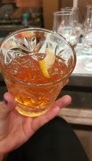 סדנת ג'ין בבית הספר לברמנים זמן אמיתי