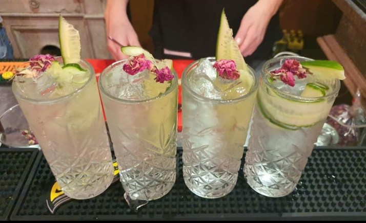 סדנת ג'ין בבית הספר לברמנים זמן אמיתי